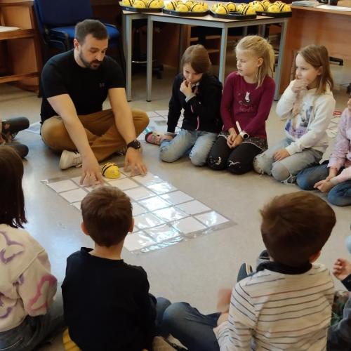 1b_Beebots