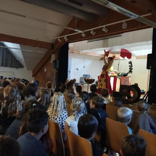 2b_Theaterbesuch