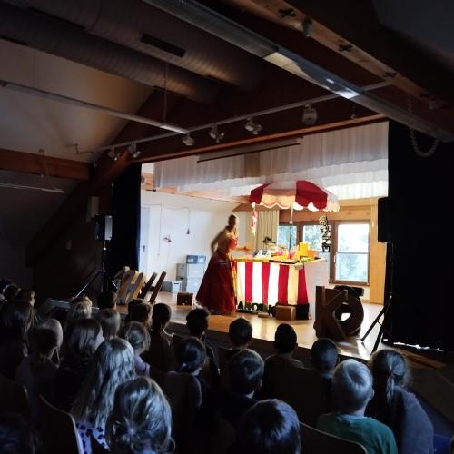 2b_Theaterbesuch