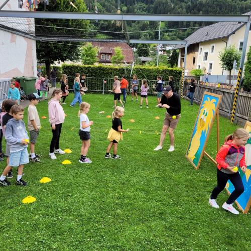 Schulfest Tennisstation
