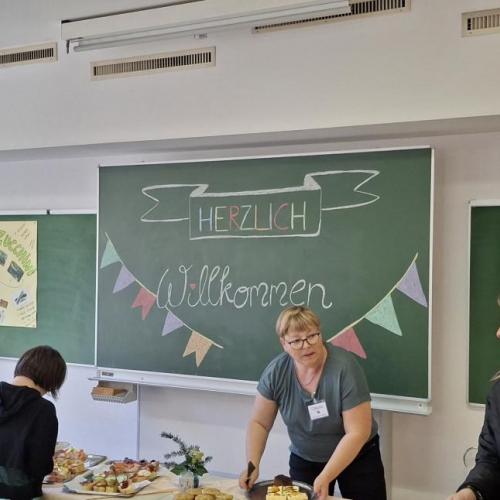 4b_TagderoffenenTür