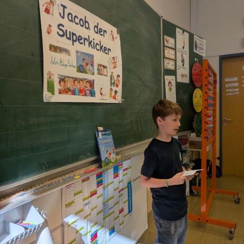 Buchvorstellung und Referate 3b
