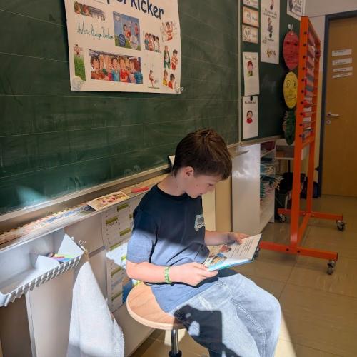 Buchvorstellung und Referate 3b